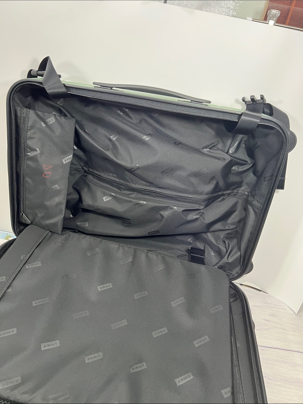 Away Carry-On Luggage - 22-Inch Sea Green Hardside Suitcase -NEVER USED - Picture 13 of 13